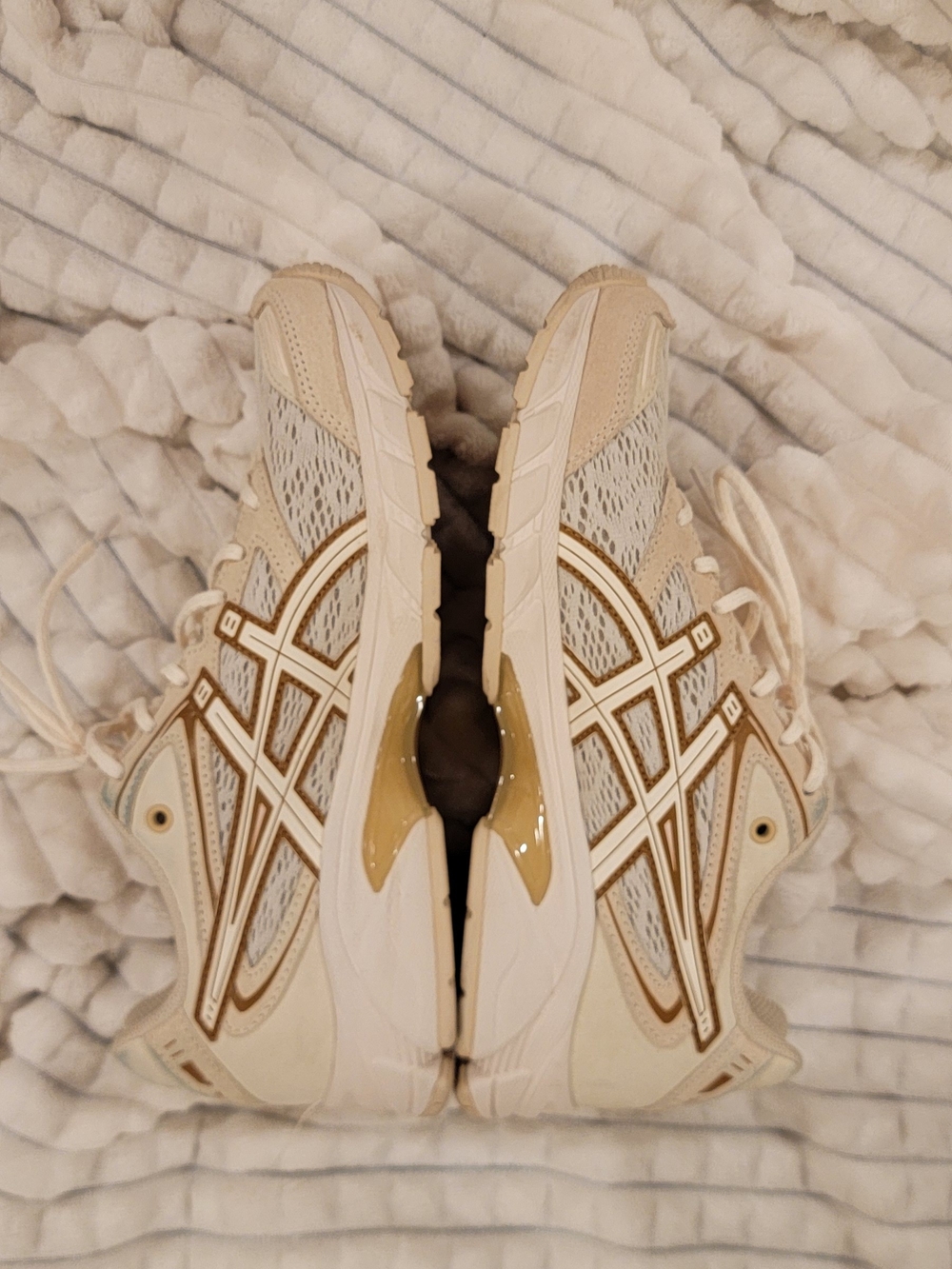 ASICS DS Trainer- Women's Neutral Running Shoes - Cream with Gold Accents - Picture 3 of 6